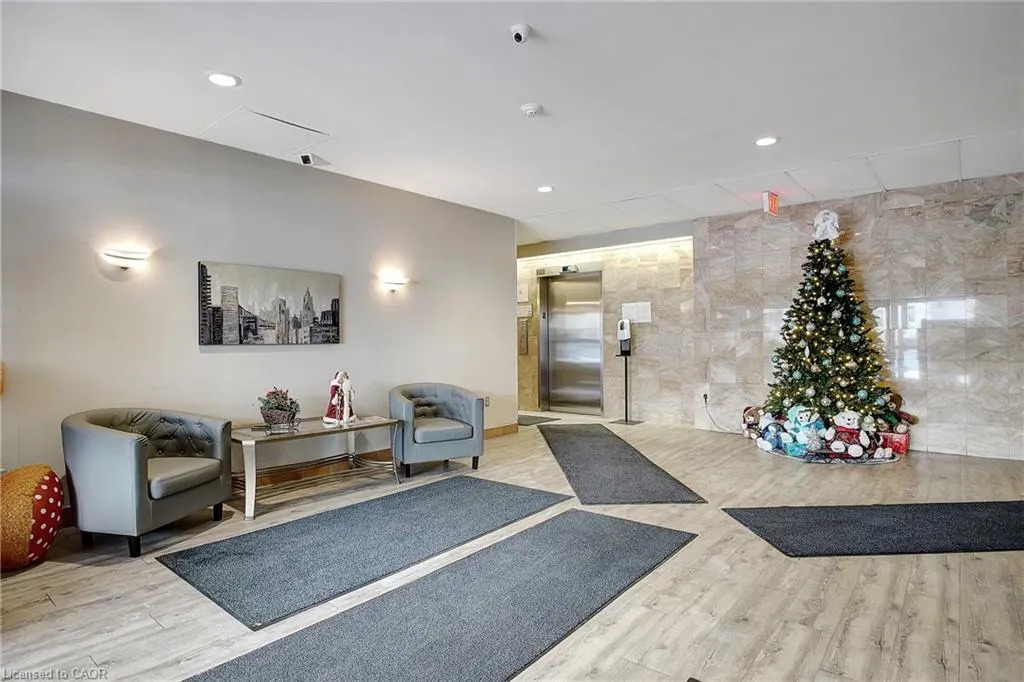 3227 King Street E, #409
