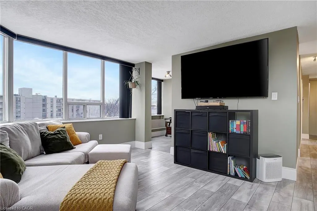 3227 King Street E, #409