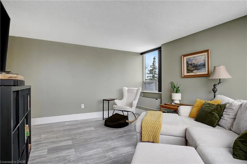 3227 King Street E, #409