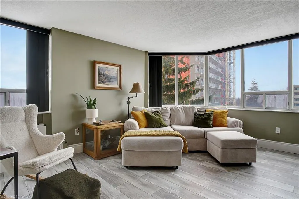 3227 King Street E, #409
