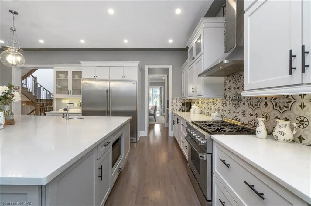 1285 Mineola Garden