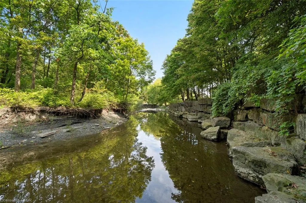 1285 Mineola Garden