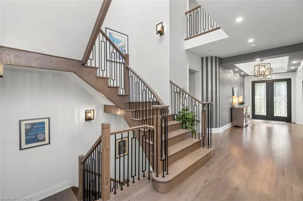 1285 Mineola Garden