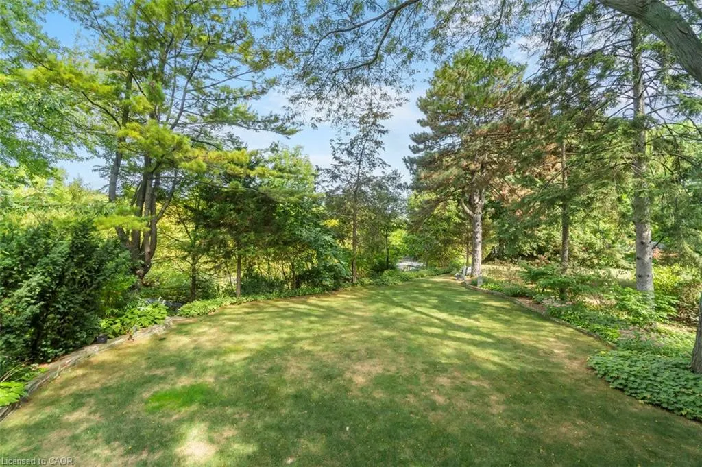 1285 Mineola Garden