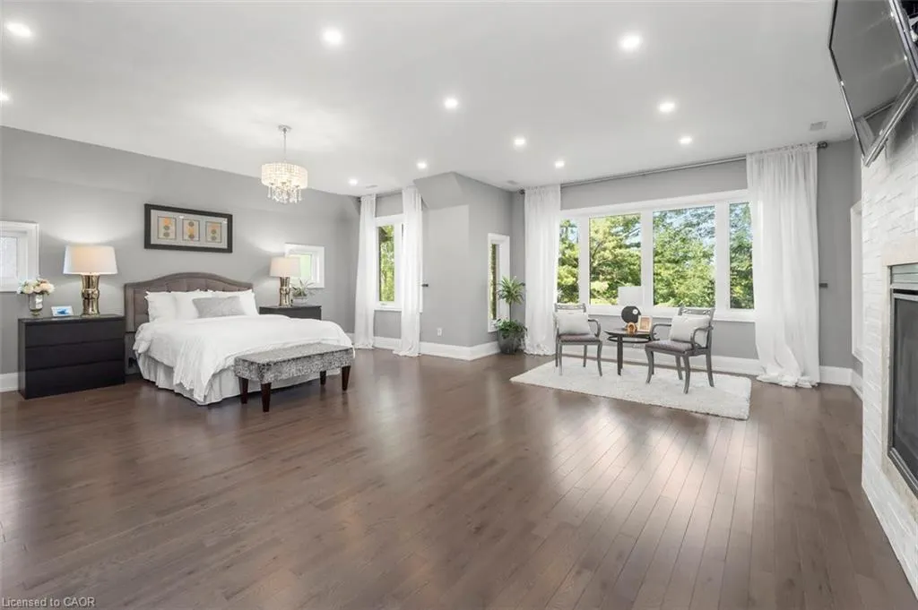 1285 Mineola Garden