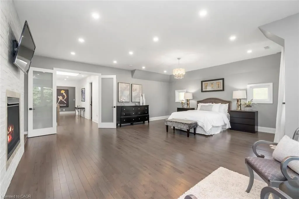 1285 Mineola Garden