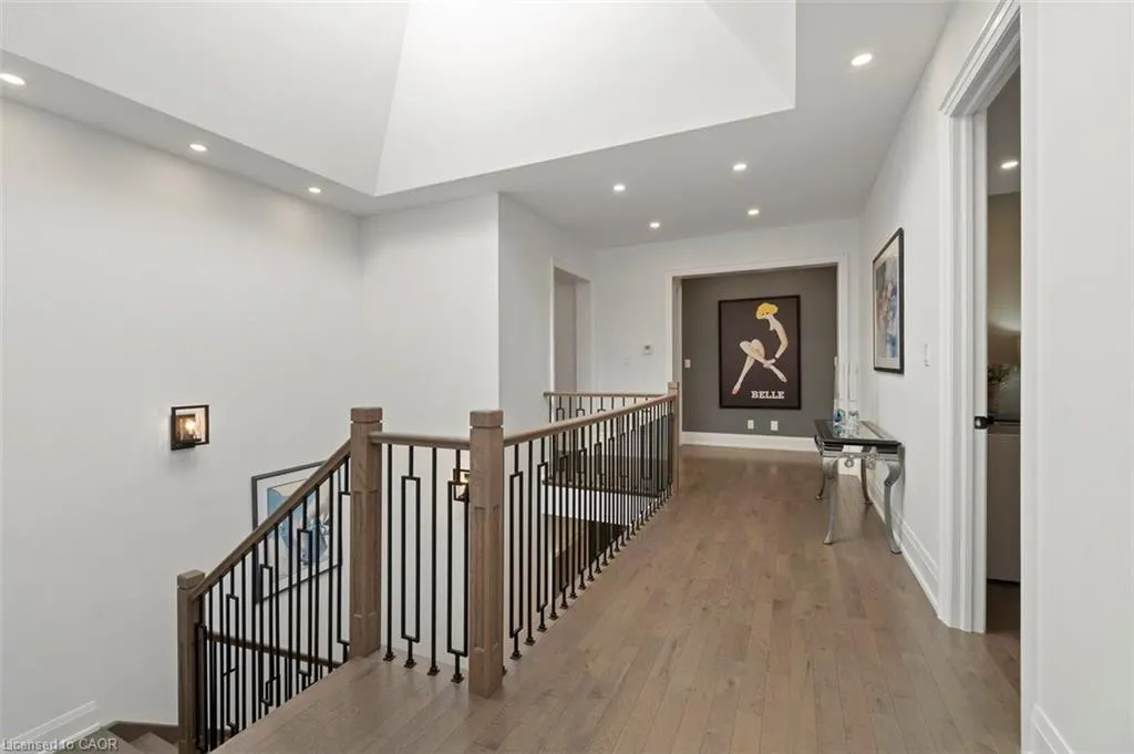 1285 Mineola Garden