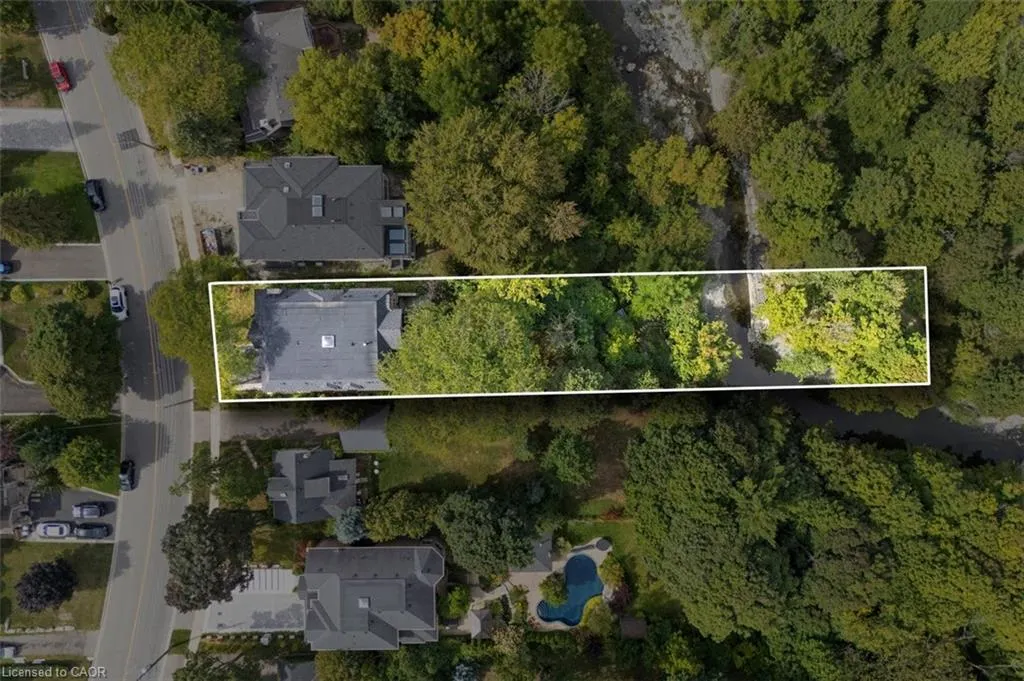 1285 Mineola Garden