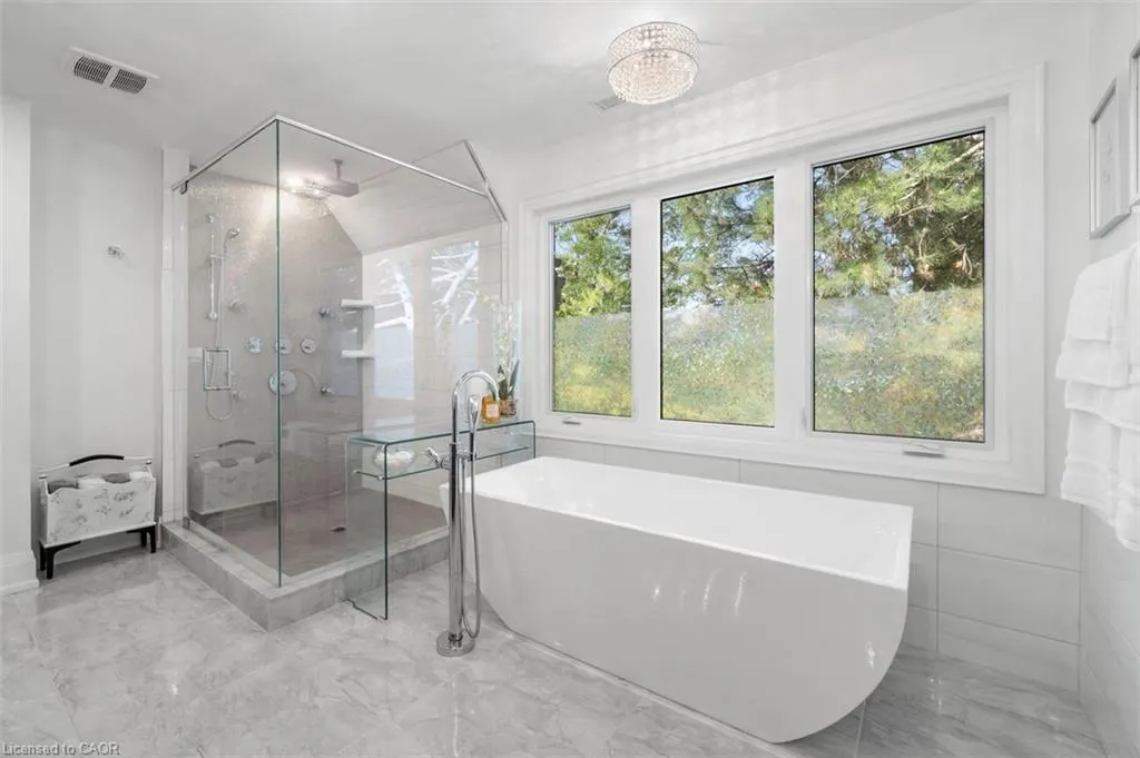 1285 Mineola Garden