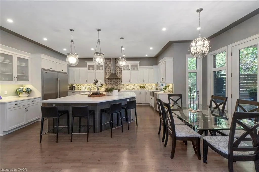 1285 Mineola Garden