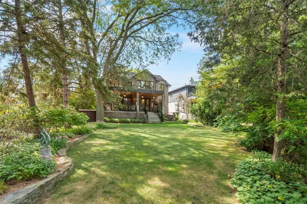 1285 Mineola Garden