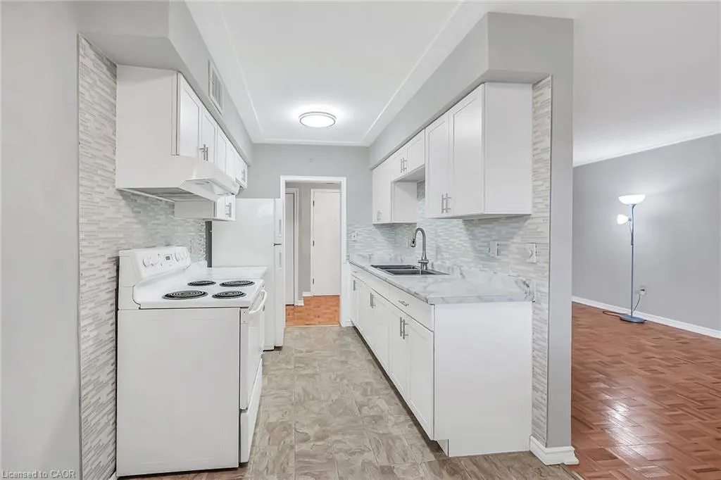11 Woodman Drive S, #103