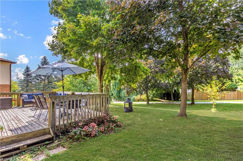 104 Valley Ridge Crescent