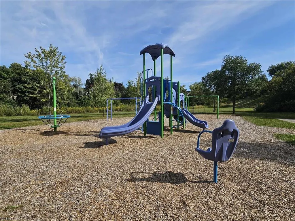 104 Valley Ridge Crescent