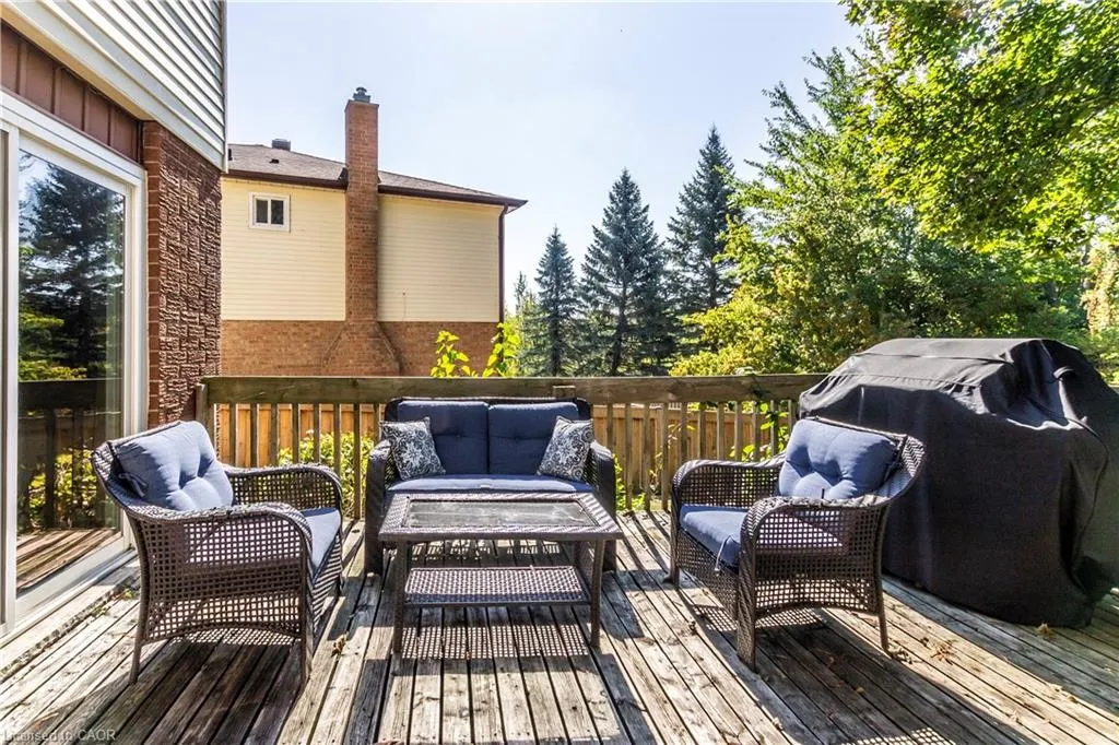 104 Valley Ridge Crescent