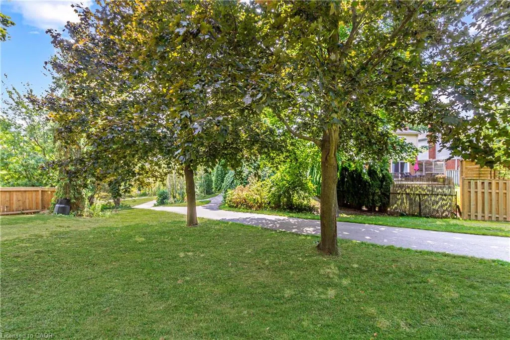 104 Valley Ridge Crescent