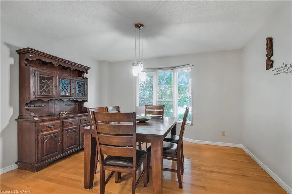 104 Valley Ridge Crescent