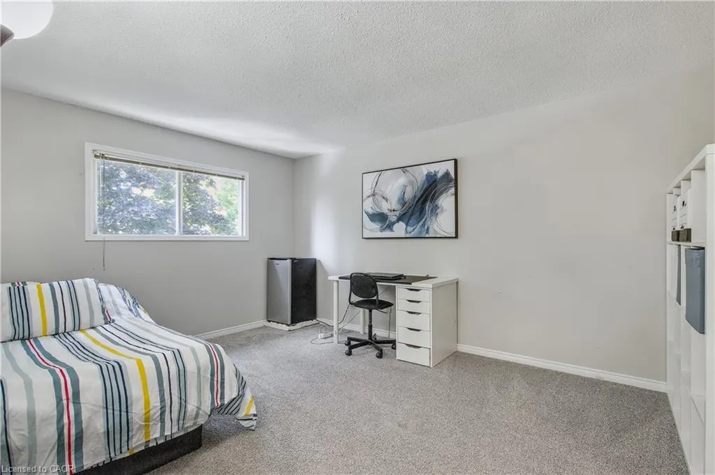 104 Valley Ridge Crescent