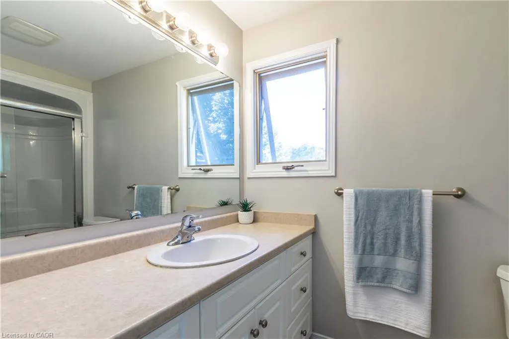 104 Valley Ridge Crescent
