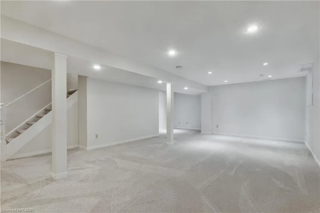 104 Valley Ridge Crescent