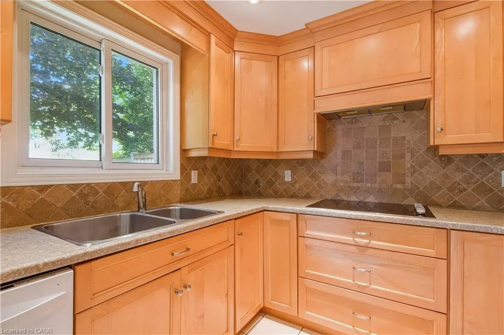 104 Valley Ridge Crescent