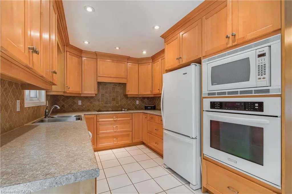 104 Valley Ridge Crescent