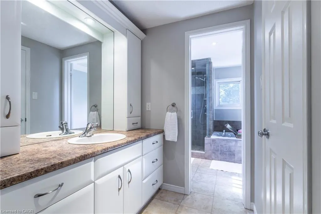 104 Valley Ridge Crescent