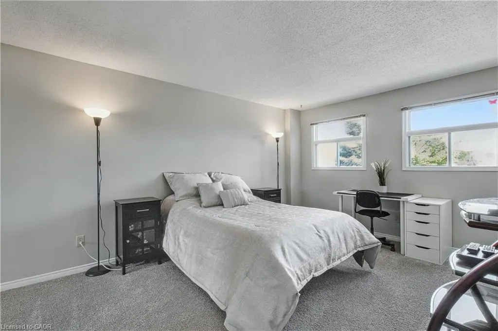 104 Valley Ridge Crescent
