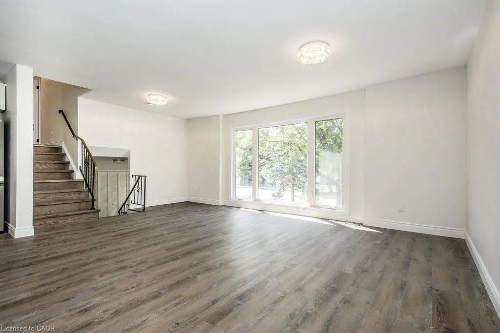 590 Canewood Crescent, #Main