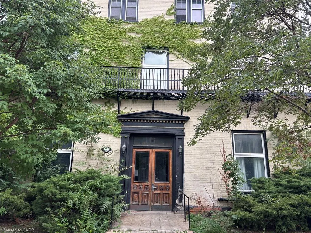 123 Macnab Street S, #3
