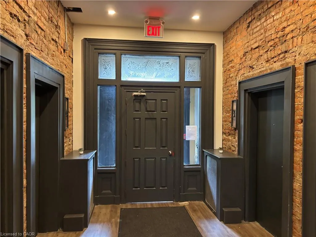 123 Macnab Street S, #3