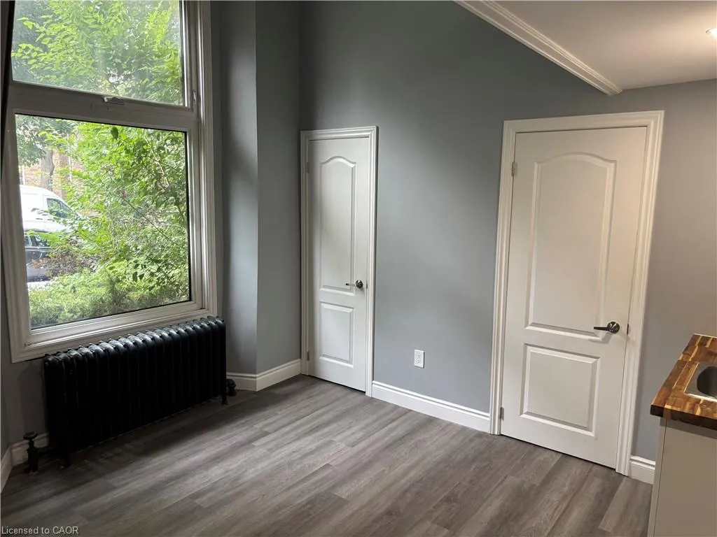 123 Macnab Street S, #3