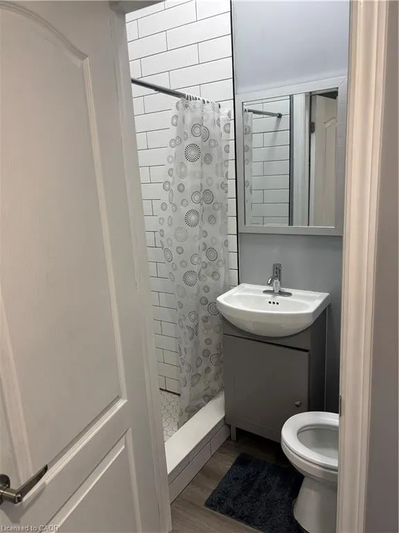 123 Macnab Street S, #3