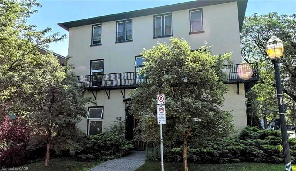 123 Macnab Street S, #3