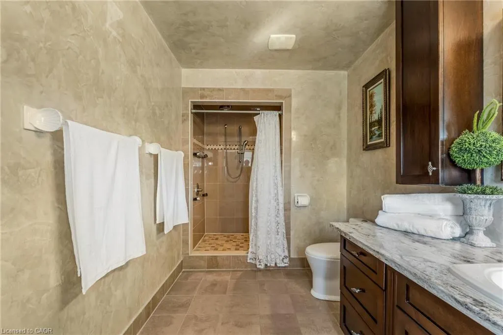 351 Highland Road W