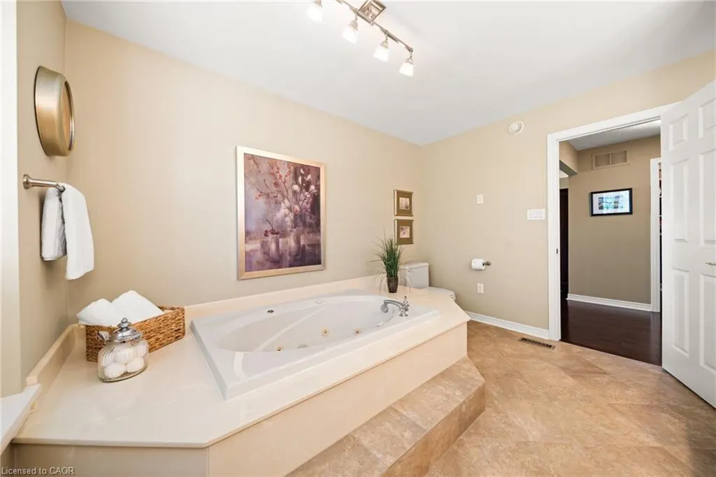 4165 Stonebridge Crescent