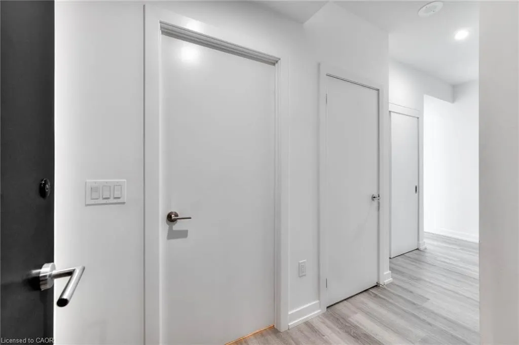 5 Wellington Street S, #1012