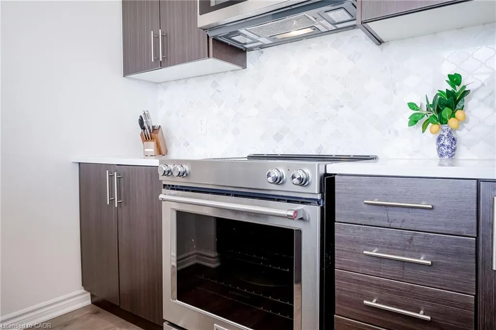 150 Oak Park Park, #513