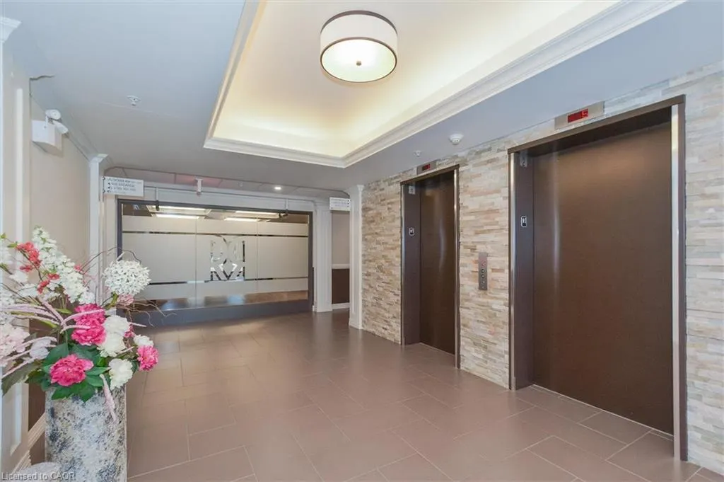 776 Laurelwood Drive, #301