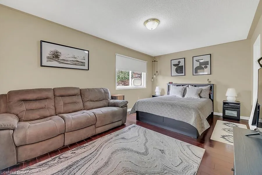 5181 Wood Crescent