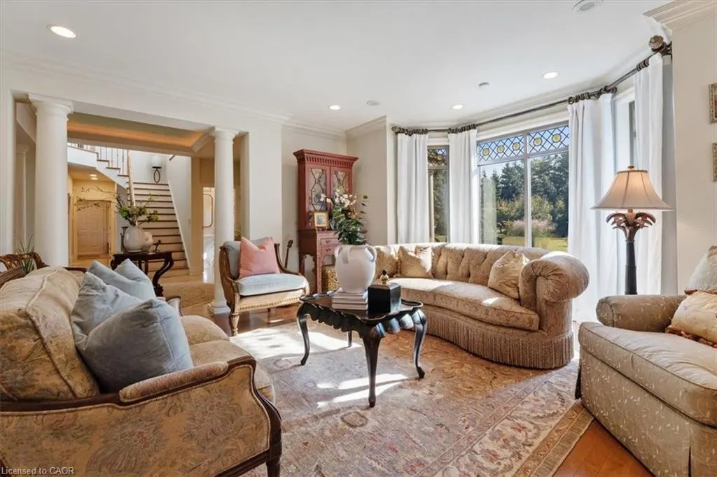 90 Ridge Road W