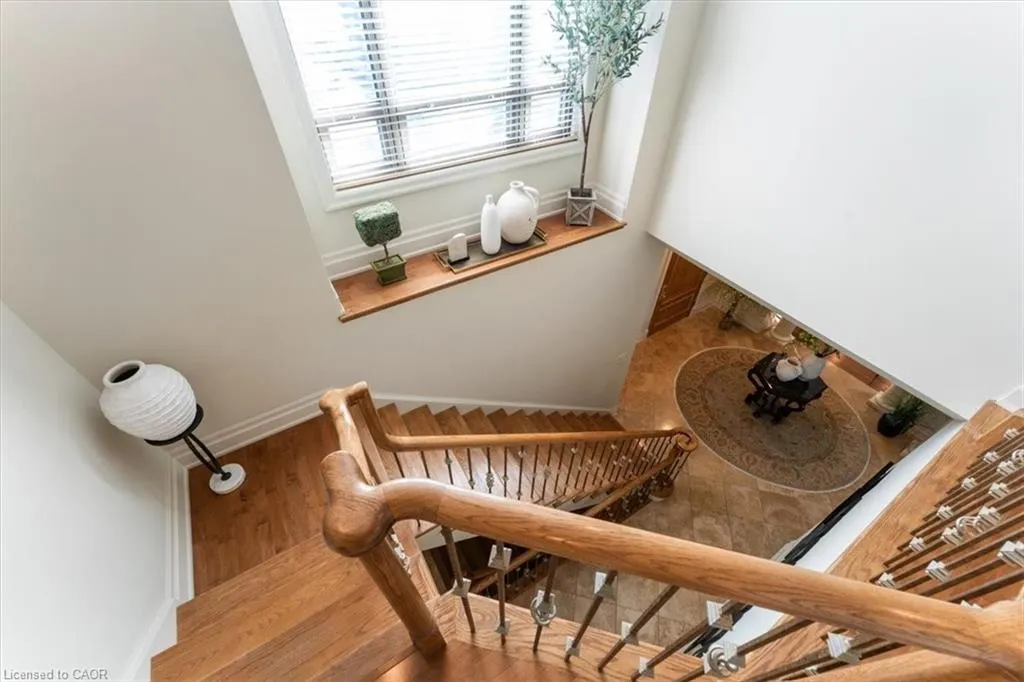 90 Ridge Road W
