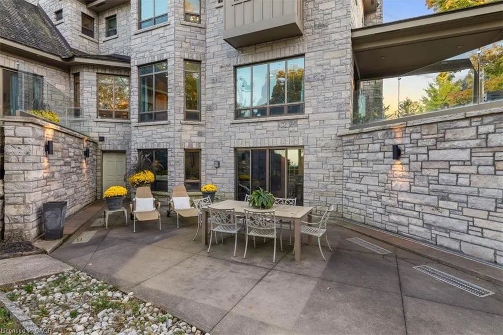 90 Ridge Road W