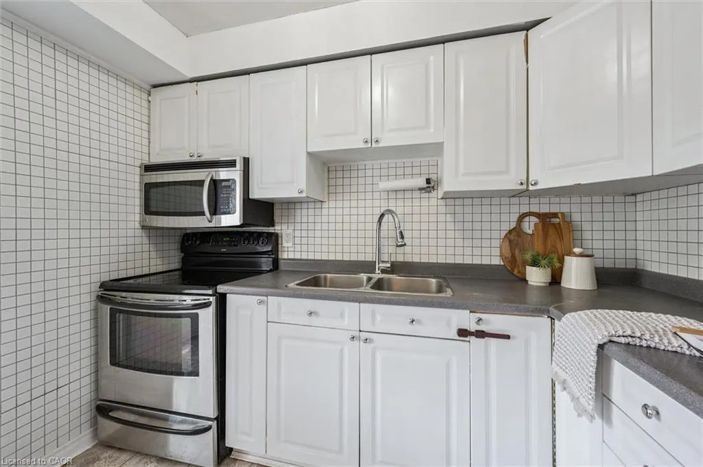 32 Mowat Boulevard, #52