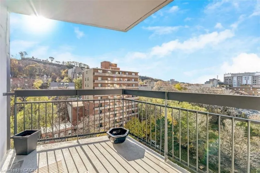 150 Charlton Avenue E, #1208
