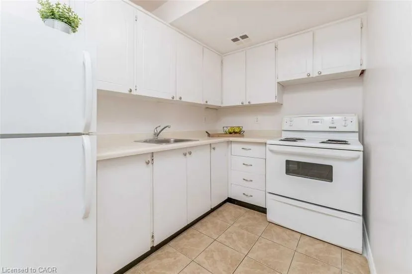 150 Charlton Avenue E, #1208