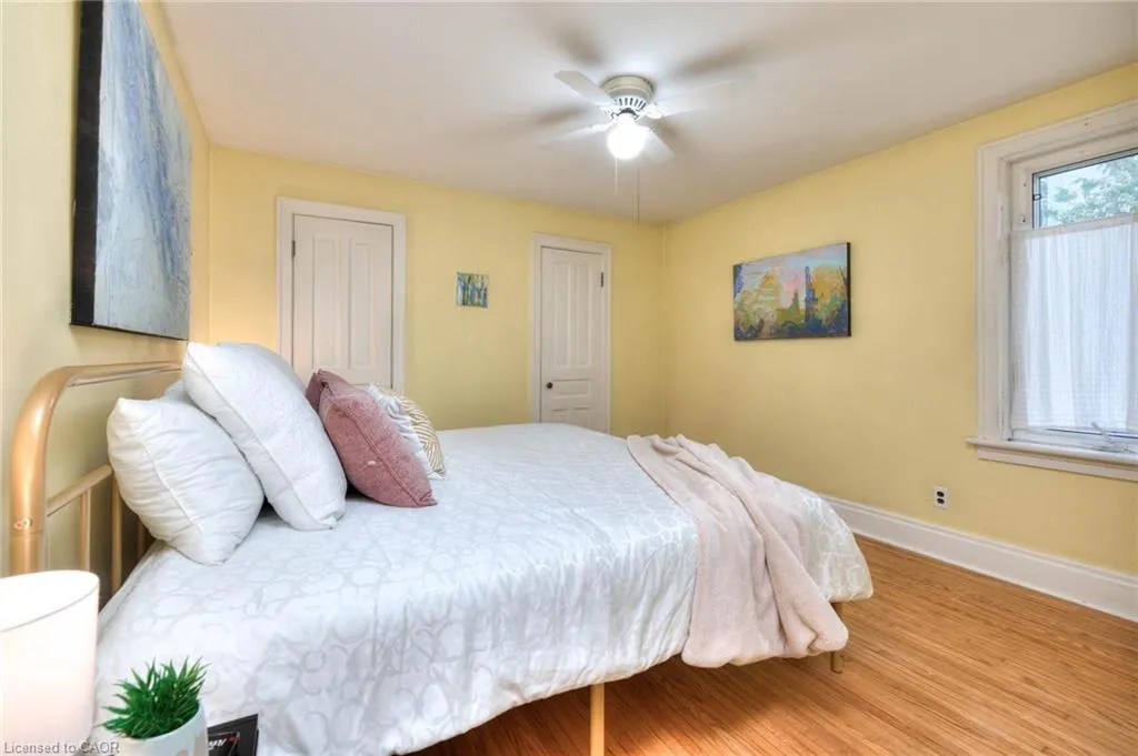 44 Ellen Street E