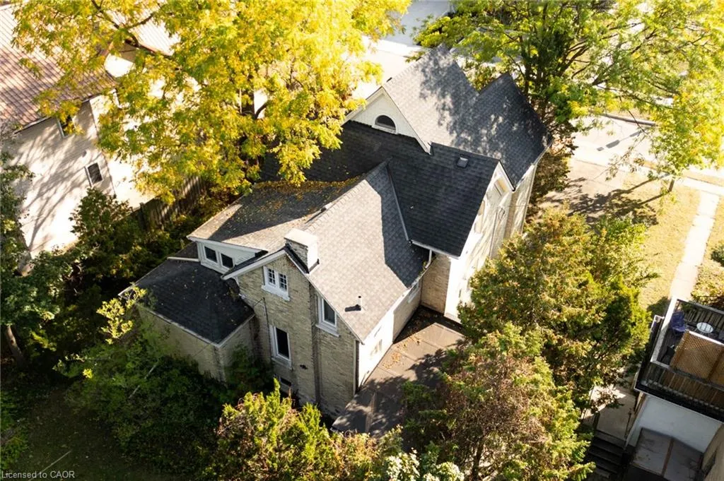 44 Ellen Street E
