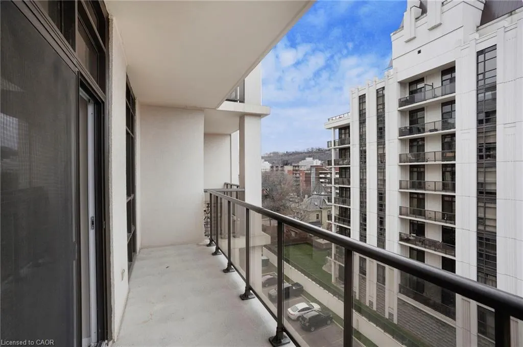 85 Robinson Street, #702