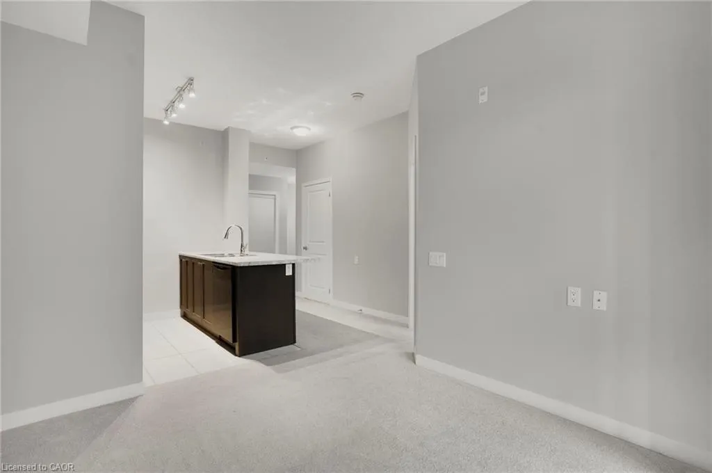 85 Robinson Street, #702